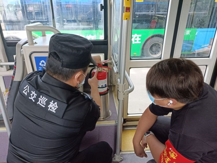 馬健、周陽.jpeg